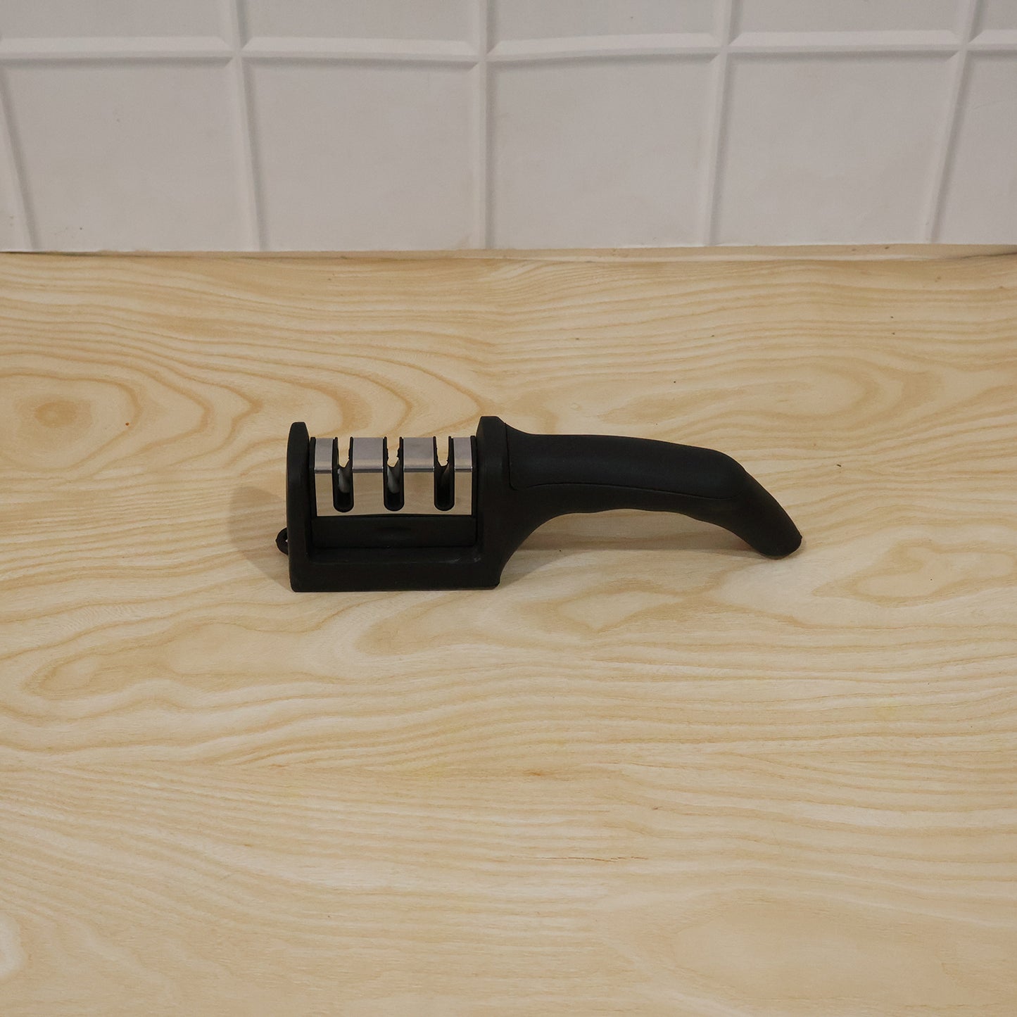 Wukusy 3-stage manual knife sharpener for steel and ceramic knives, featuring multiple sharpening slots and ergonomic handle.