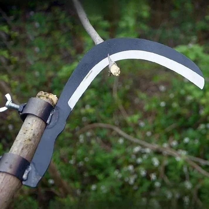 Portable grass sickle cutter head for gardening tools, featuring sharp blades and durable construction.