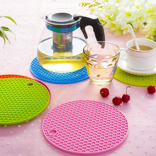 Wukusy silicone hot mat for breakfast, lunch, and dinner, used to protect surfaces from hot dishes and cookware.