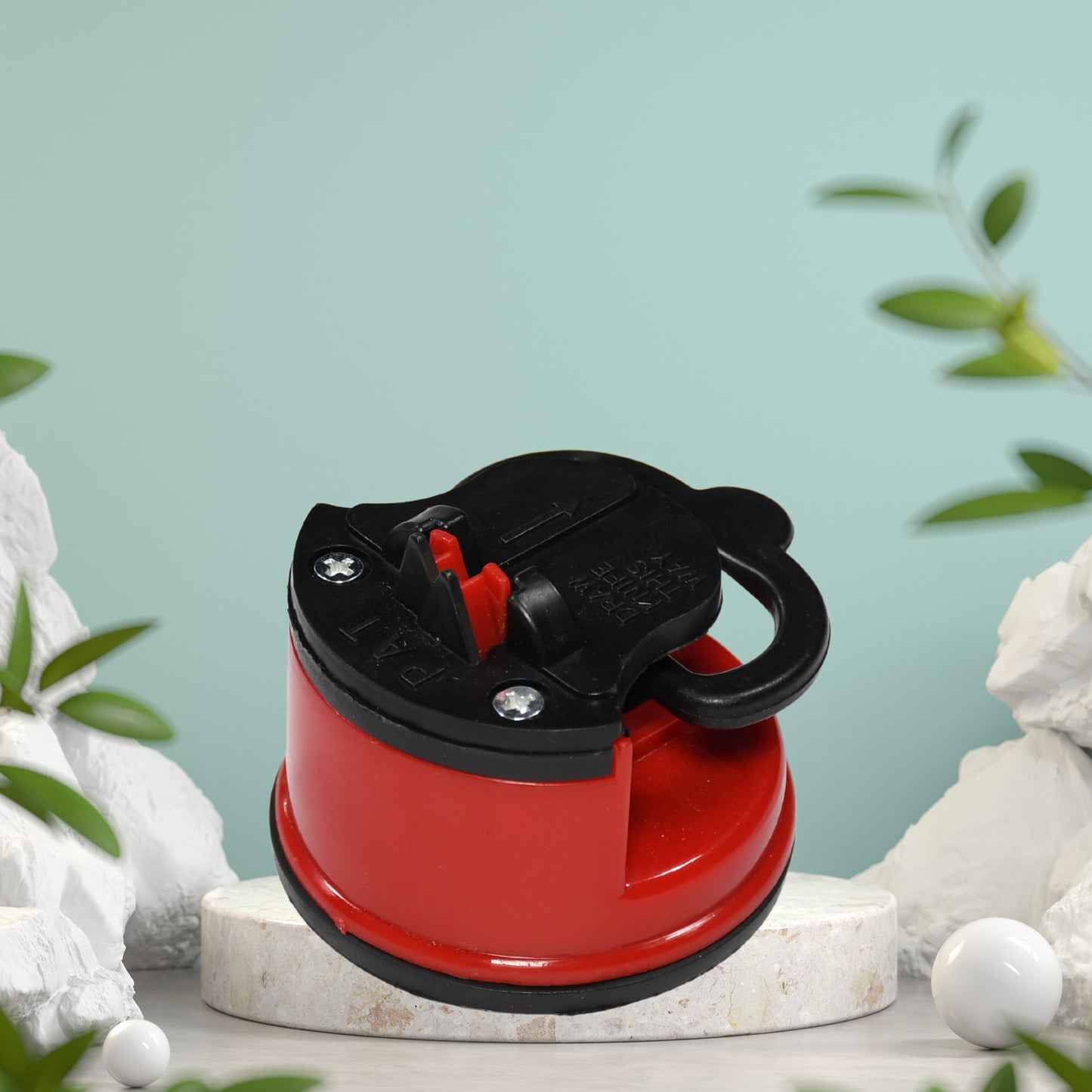 Wukusy 2026 manual mini kitchen knife sharpener with suction pad, suitable for sharpening stainless steel, ceramic, and steel knives.
