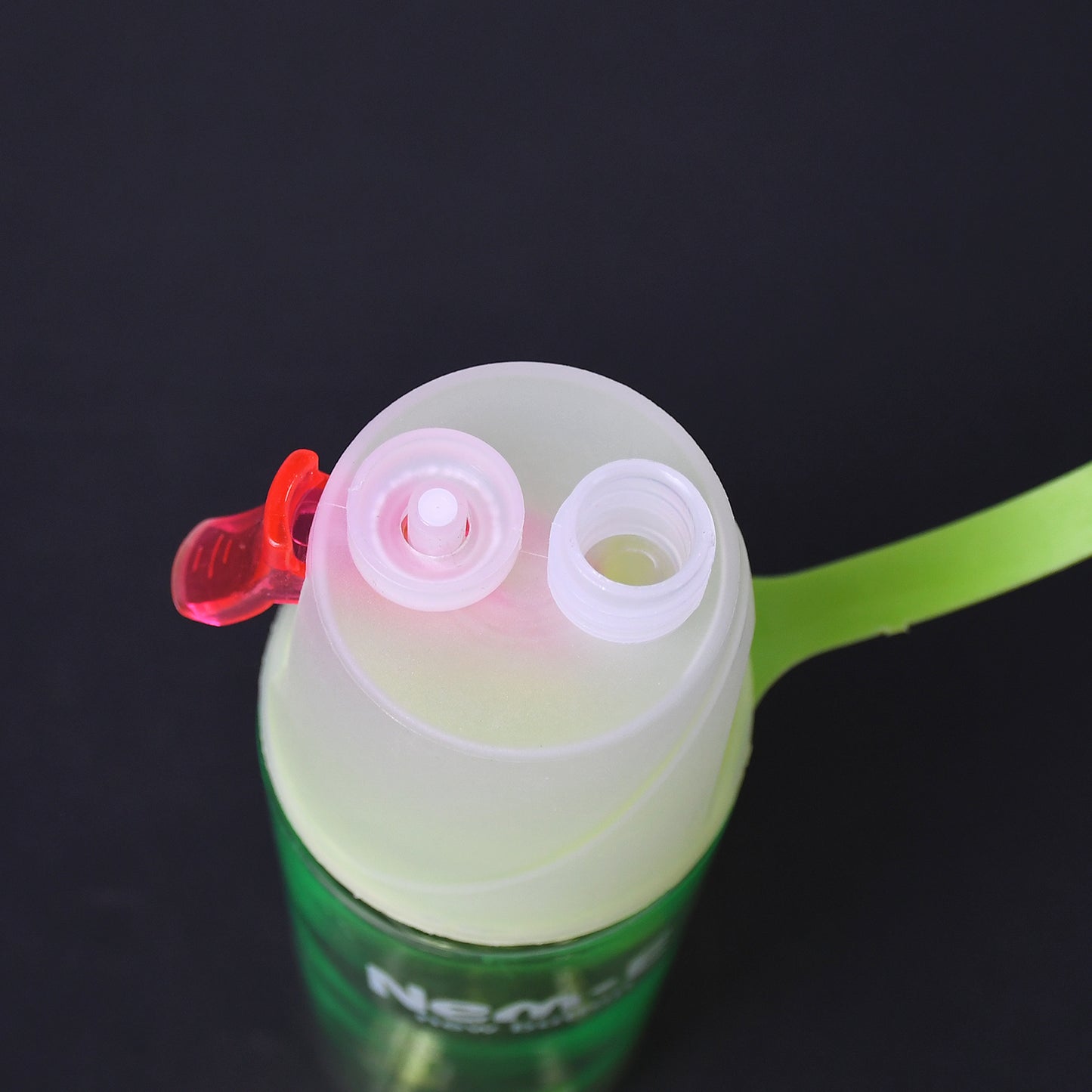 Wukusy 7451 BPA-free 600ml spray water bottle for sports, cycling, running, yoga, hiking, and outdoor activities.