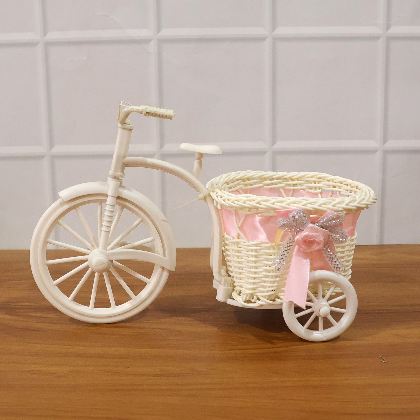 Wukusy decorative bicycle flower pot with basket, featuring a vintage-style metal frame and space for colorful floral arrangements.