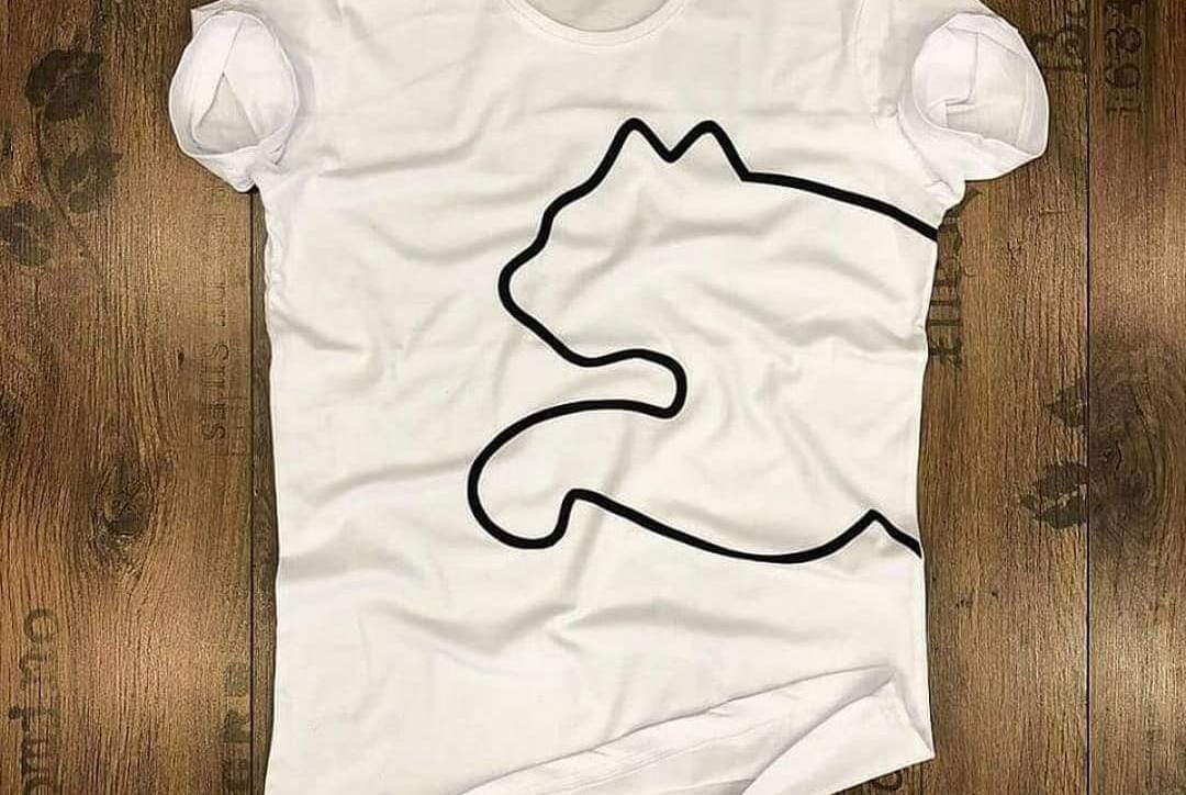 White men's Puma trending T-shirt in size S, casual short-sleeve men's T-shirt with Puma branding.