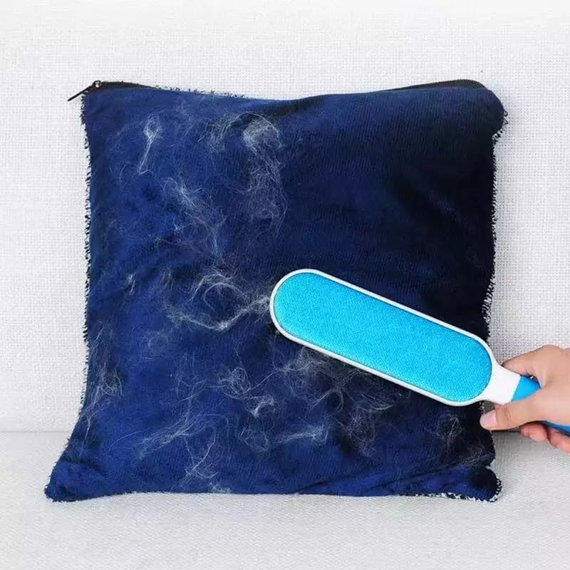 Wukusy 1241 pet hair remover with double-sided, self-cleaning design for removing pet fur from furniture and clothing