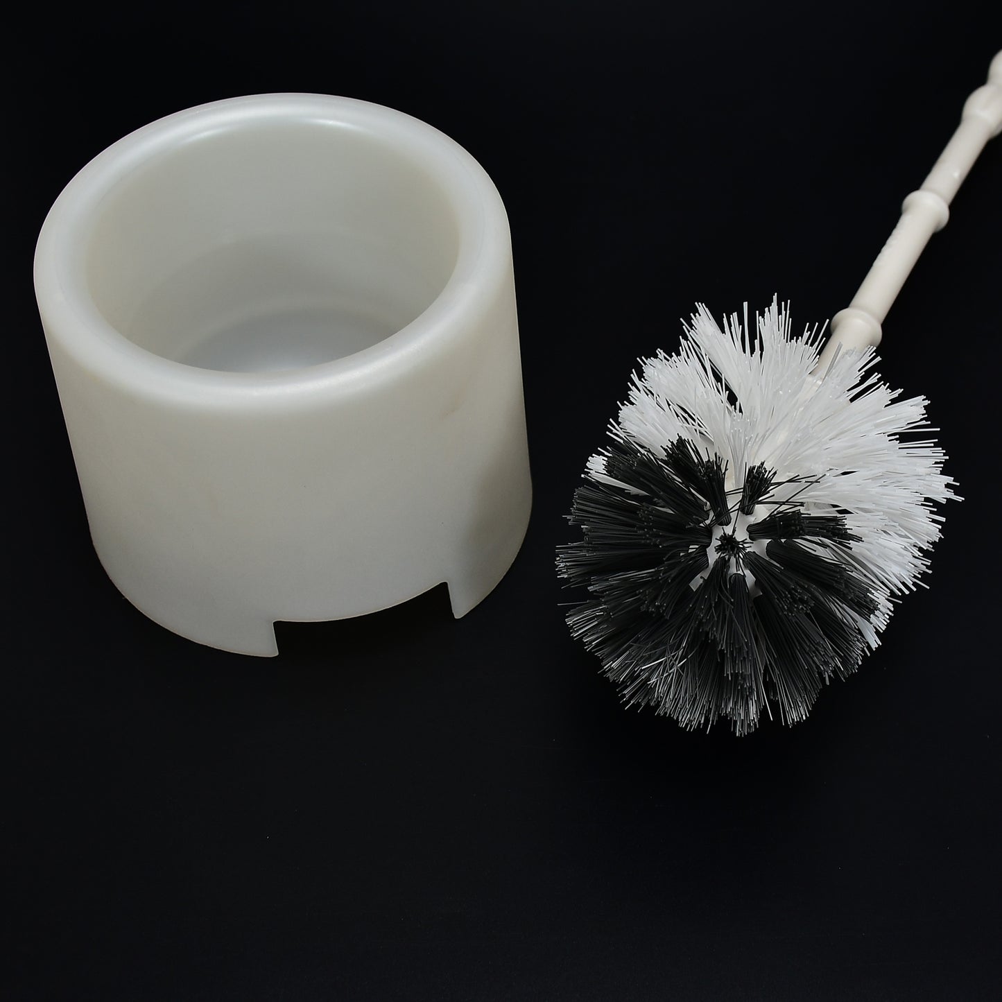 Wukusy 6615 toilet cleaning brush with potted holder, featuring durable brush and sleek holder for bathroom cleaning.