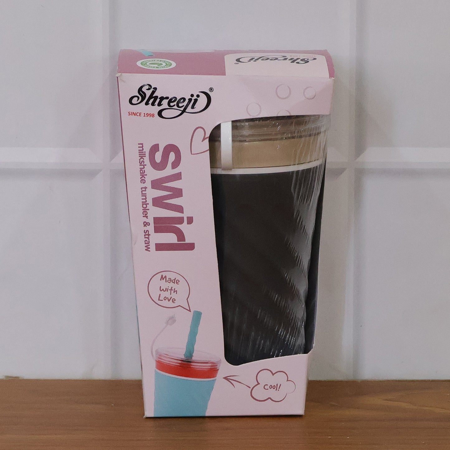Wukusy swirl design drinking tumbler cup with lid and straw, clear plastic, showcasing the colorful swirl pattern and reusable design.