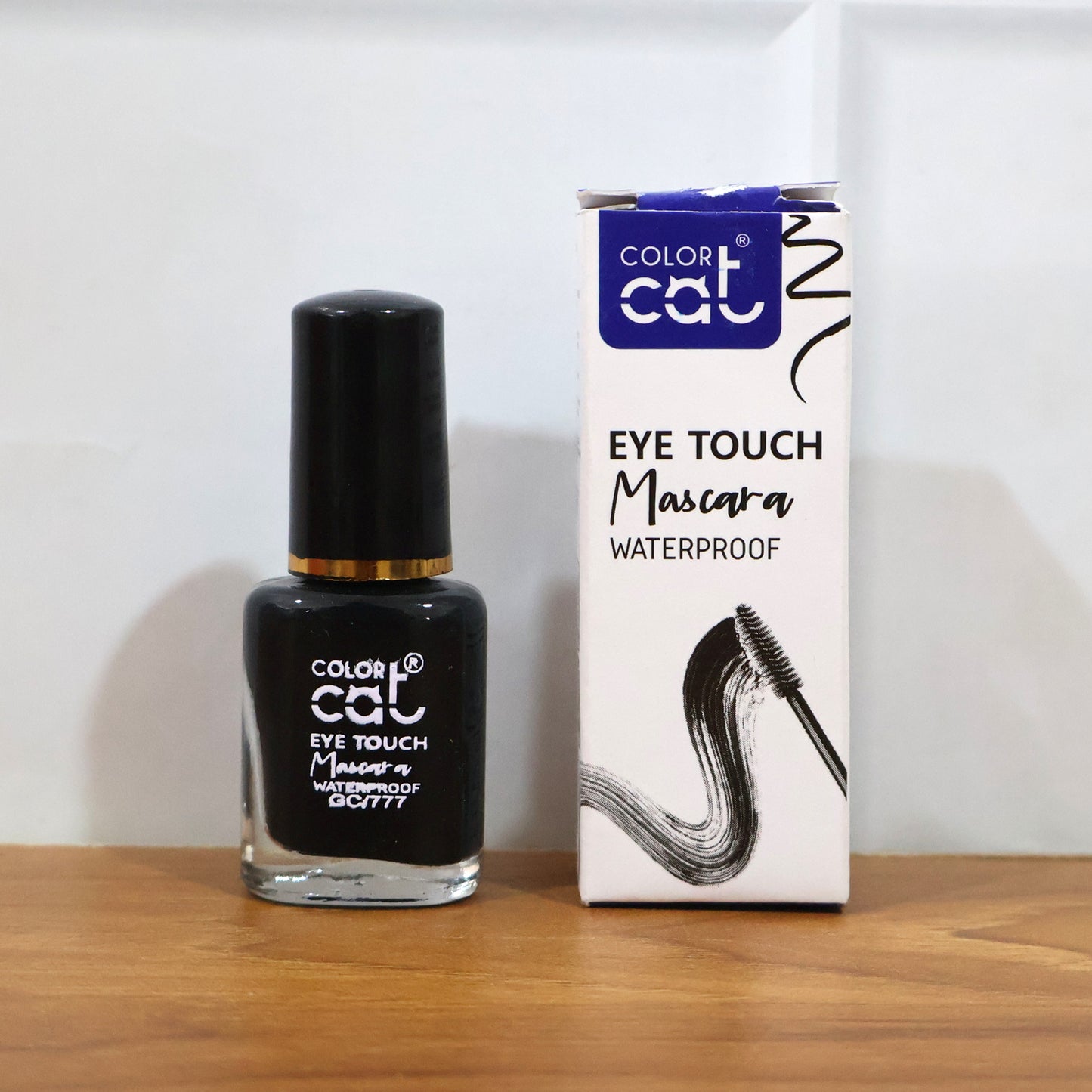 Wukusy Color Cat Eye Touch Waterproof Mascara in 8ml with a sleek black tube, designed to enhance and define eyelashes.