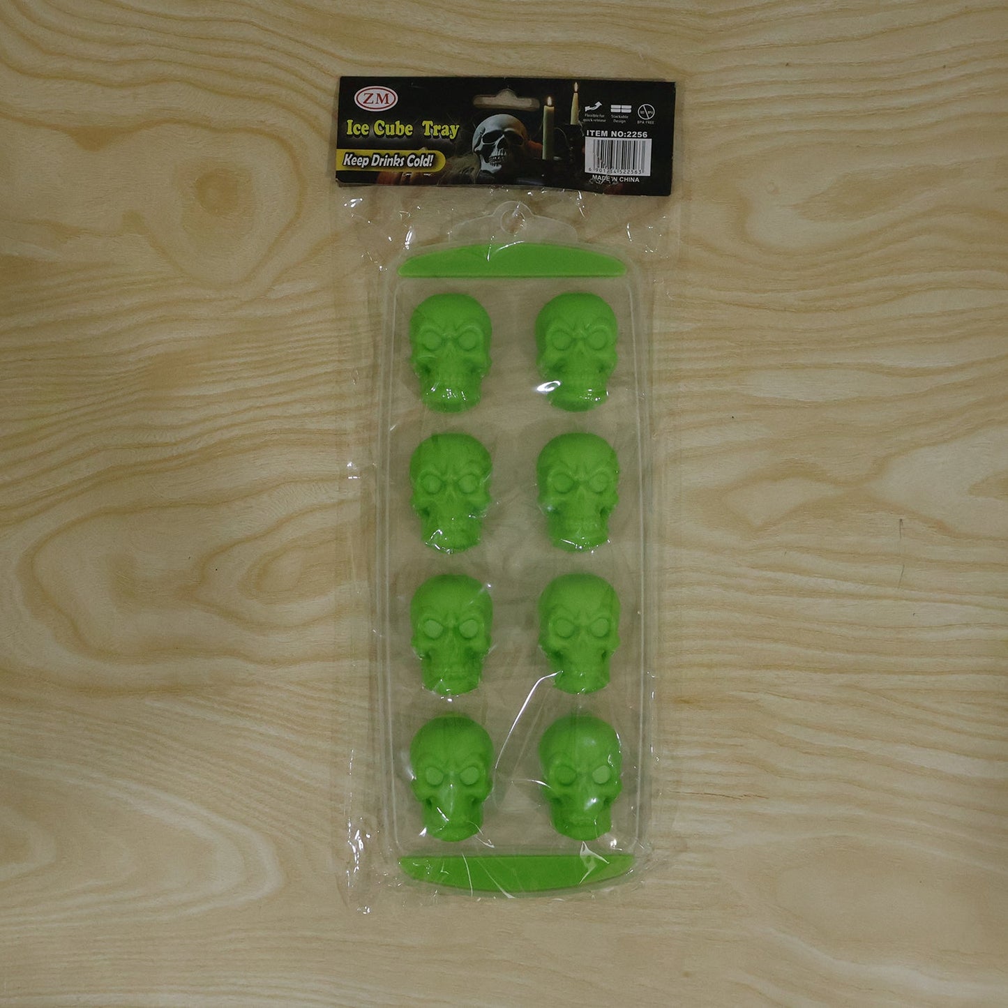 Plastic skull-shaped ice cube tray with lid from Wukusy, 8-grid freezer mold for fun ice cubes.