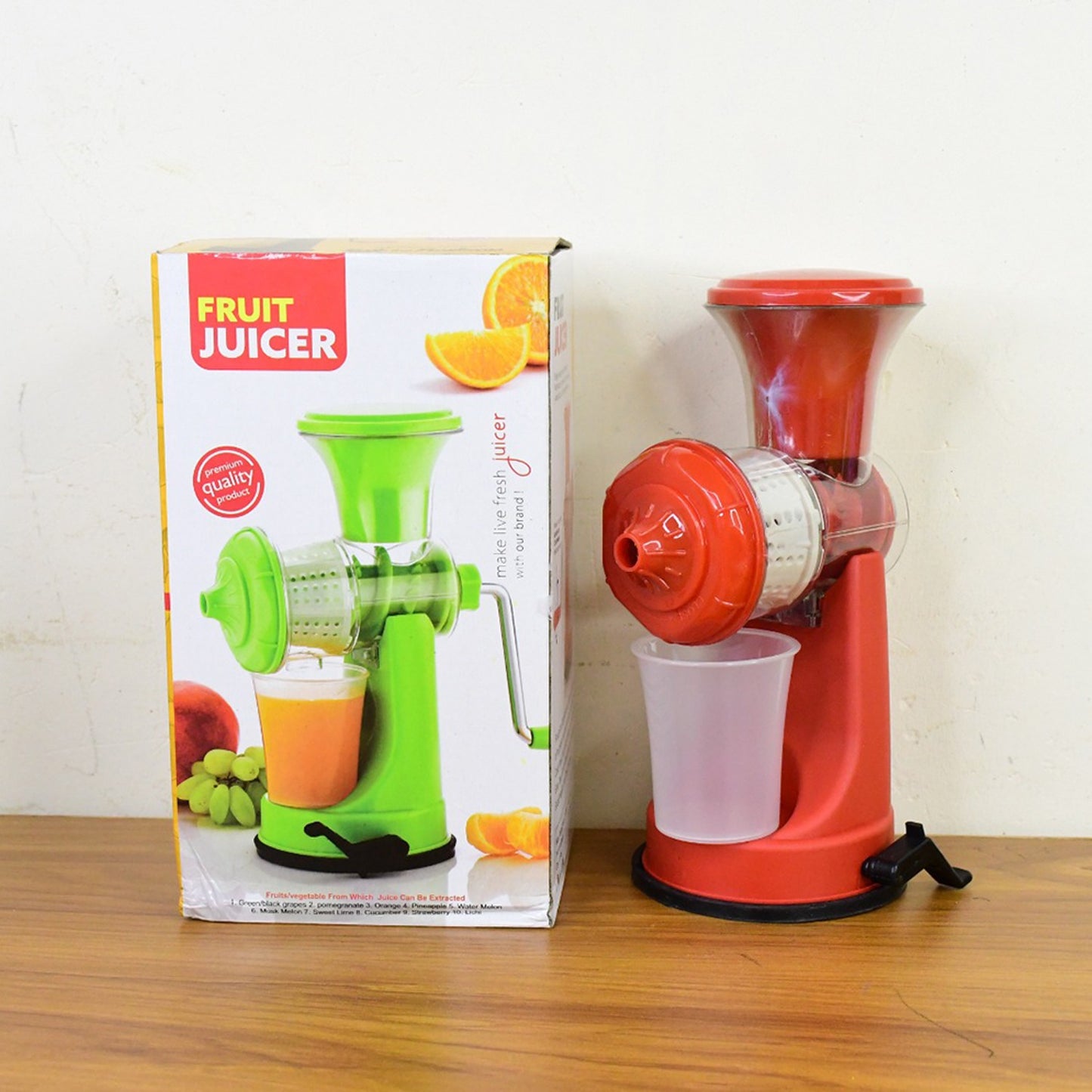 Wukusy 0074c mini fruit and vegetable juicer with compact design and stainless steel parts for fresh juice extraction