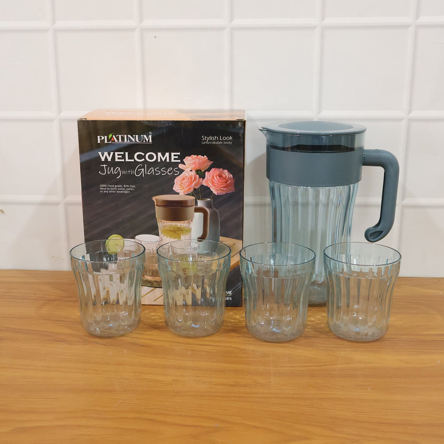 Wukusy multipurpose plastic water and juice serving jug with four matching glasses set, clear and lightweight for everyday use