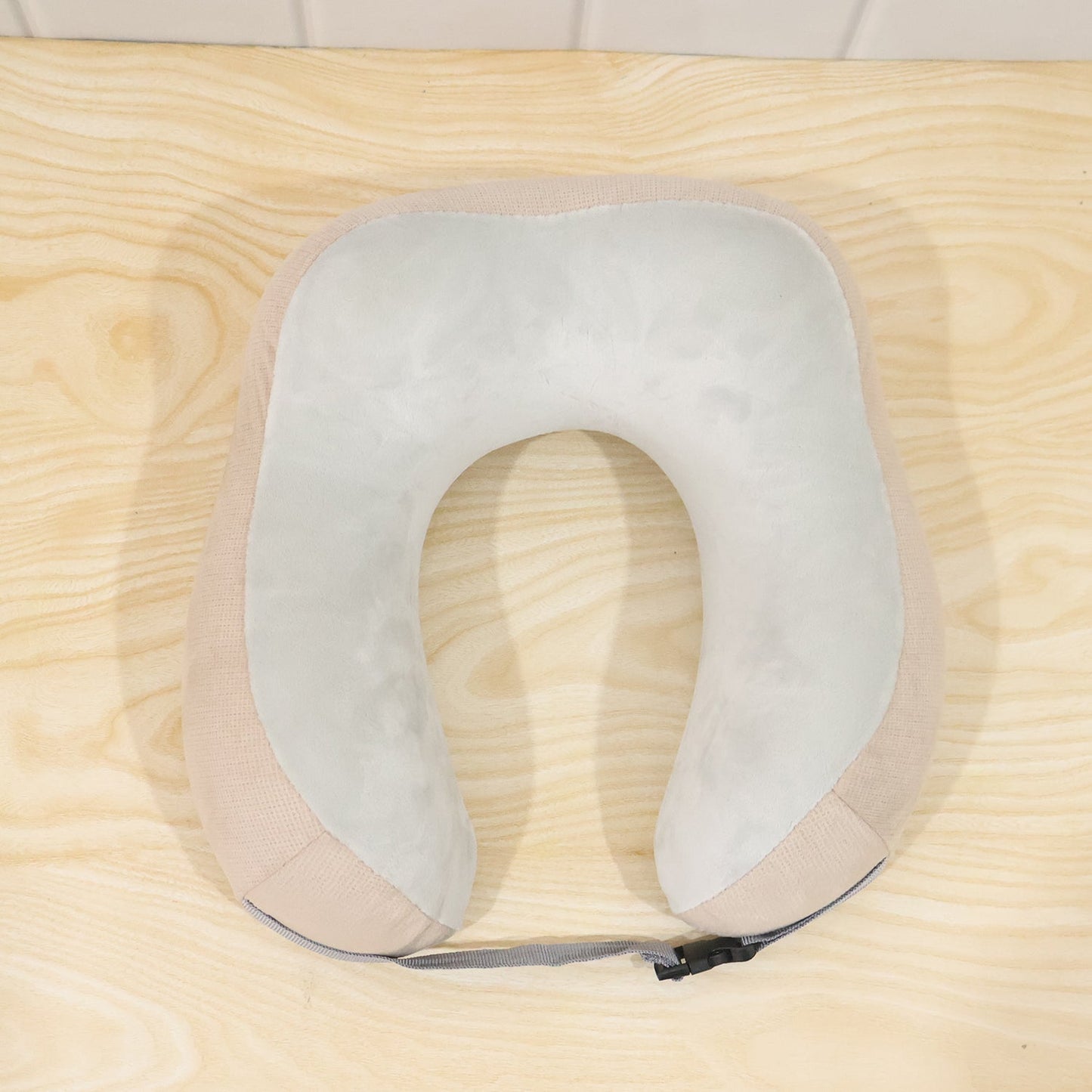 Beige U-shaped memory foam travel neck pillow with buckle strap by Wukusy, designed for comfortable support during travel.