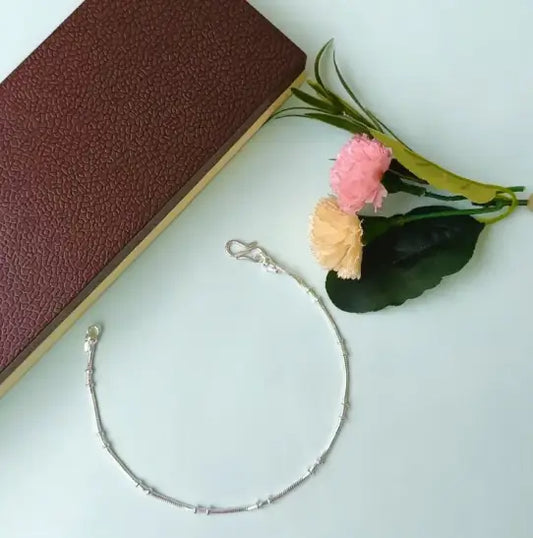 Silver-plated anklet and necklace chain combo from ekom, featuring non-adjustable alloy payal and fashion jewelry set.