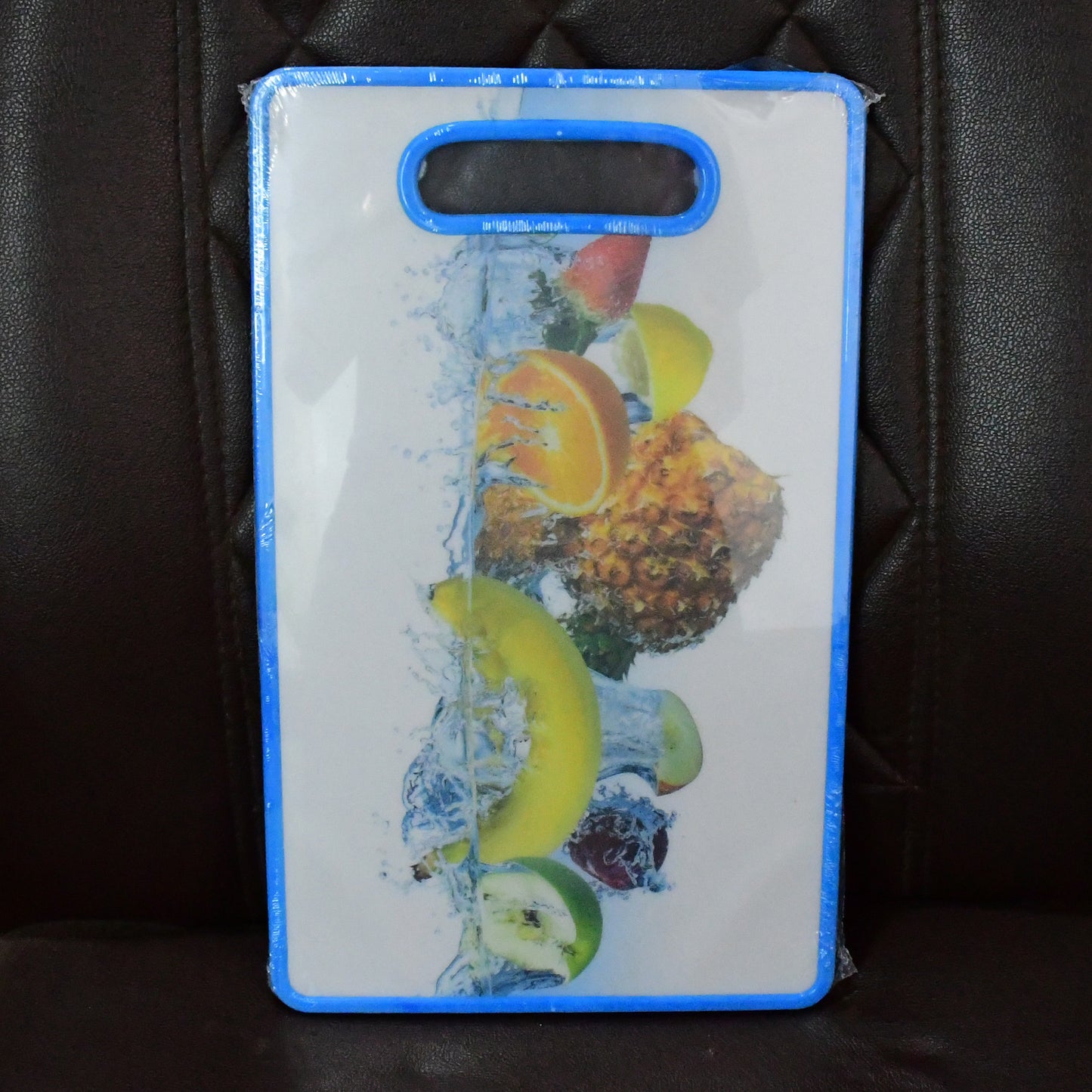 Large rectangular Wukusy fruit print cutting board with 36x22cm surface, ideal for kitchen prep and food presentation.