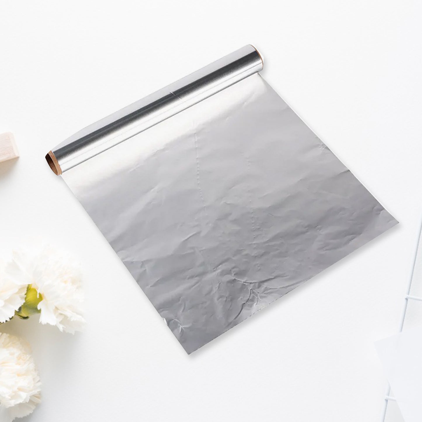 Wukusy premium aluminum foil roll, heavy-duty, non-stick, 295mm wide for baking and grilling in home and kitchen use.