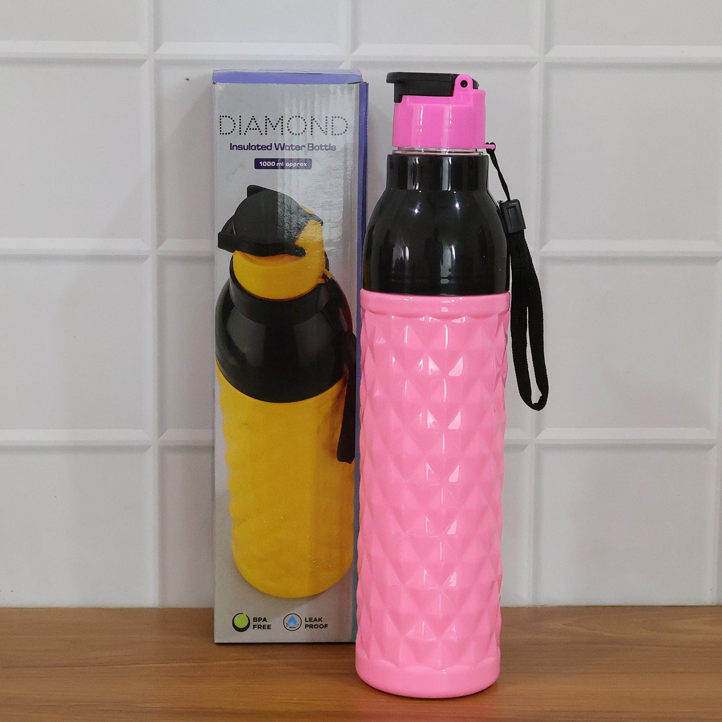 Plastic 1000ml Wukusy leakproof water bottle with diamond pattern, features a screw-on lid and durable design.
