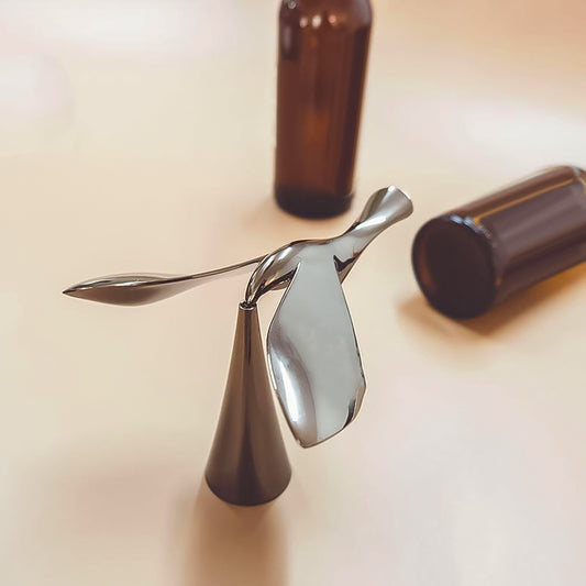 Bird-shaped manual bottle opener toy from Wukusy, featuring a balanced tumbler design, suitable for play and collection.