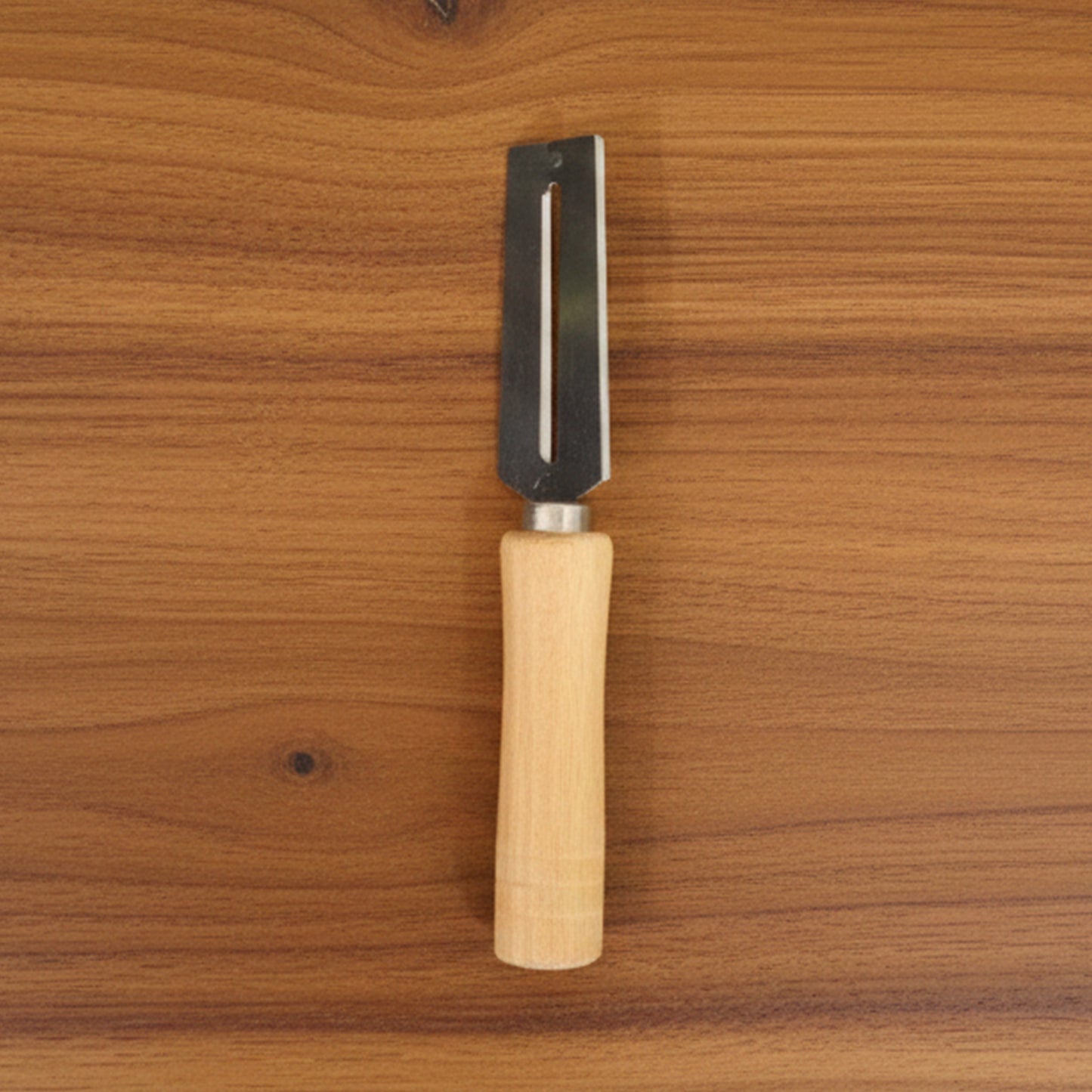Stainless steel vegetable peeler by Wukusy with ergonomic handle, ideal for peeling carrots, potatoes, and other vegetables.