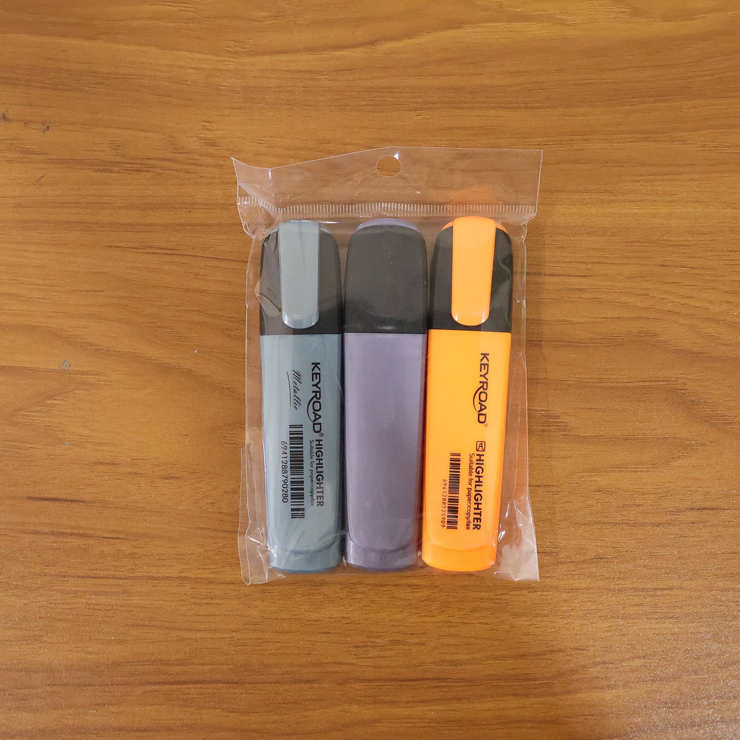 Set of three Wukusy highlighter marker pens with vibrant ink colors on a white background