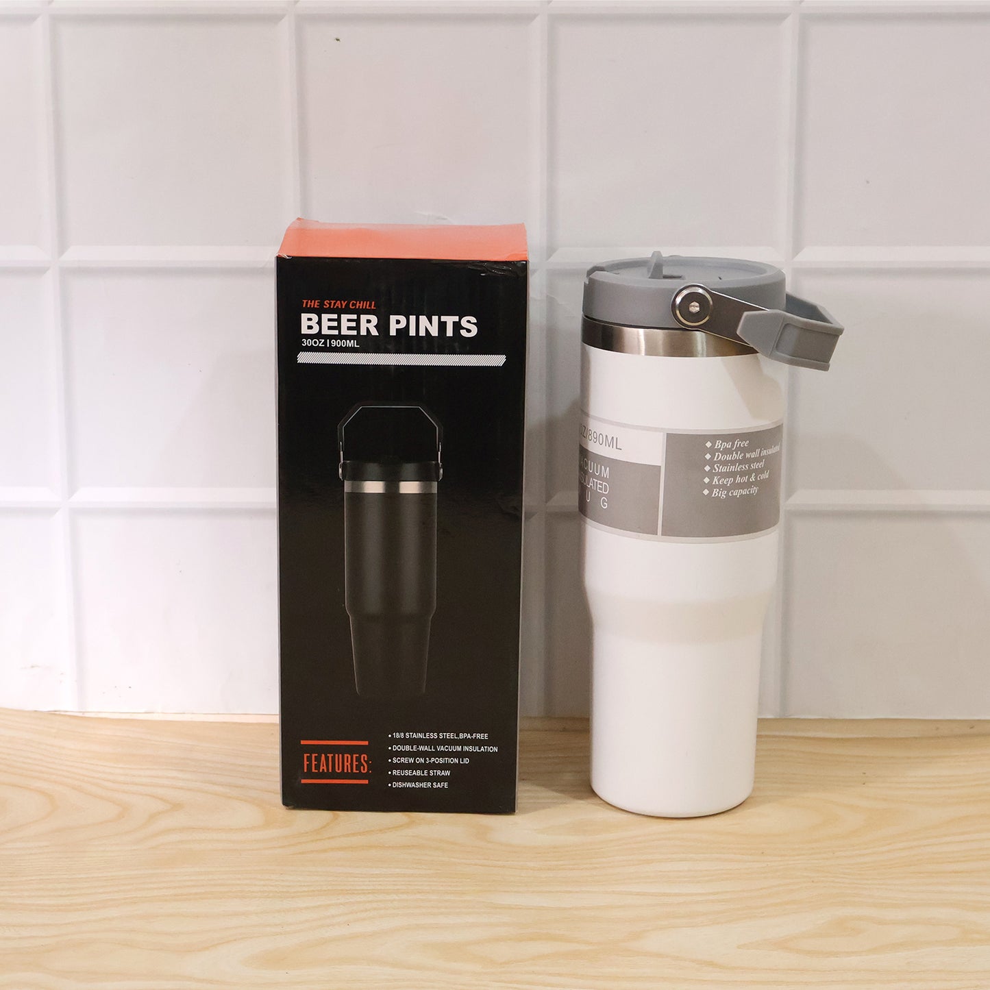 Wukusy premium stainless steel tumbler mug with vacuum insulation, 890 ml capacity, showing a sleek, insulated design for hot and cold drinks.