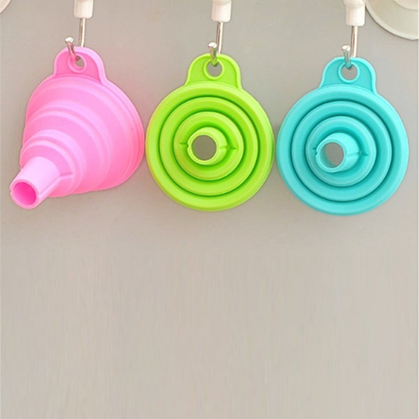 Wukusy silicone kitchen funnel for oil, sauce, water, and juice pouring with a flexible, easy-to-clean design.