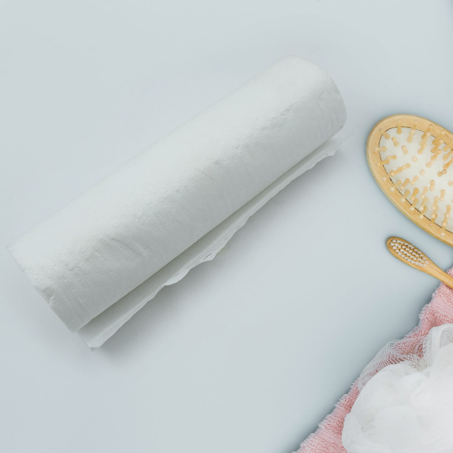 Wukusy 7457 non-woven reusable kitchen tissue roll with printed design, oil-absorbing, washable paper towels, 30 sheets for cleaning.