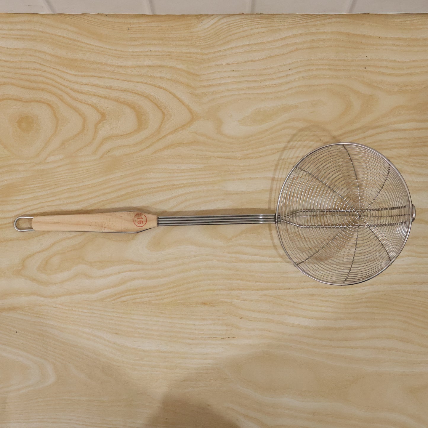Wukusy stainless steel frying skimmer strainer with wooden handle, 45 cm, ideal for draining fried foods from hot oil