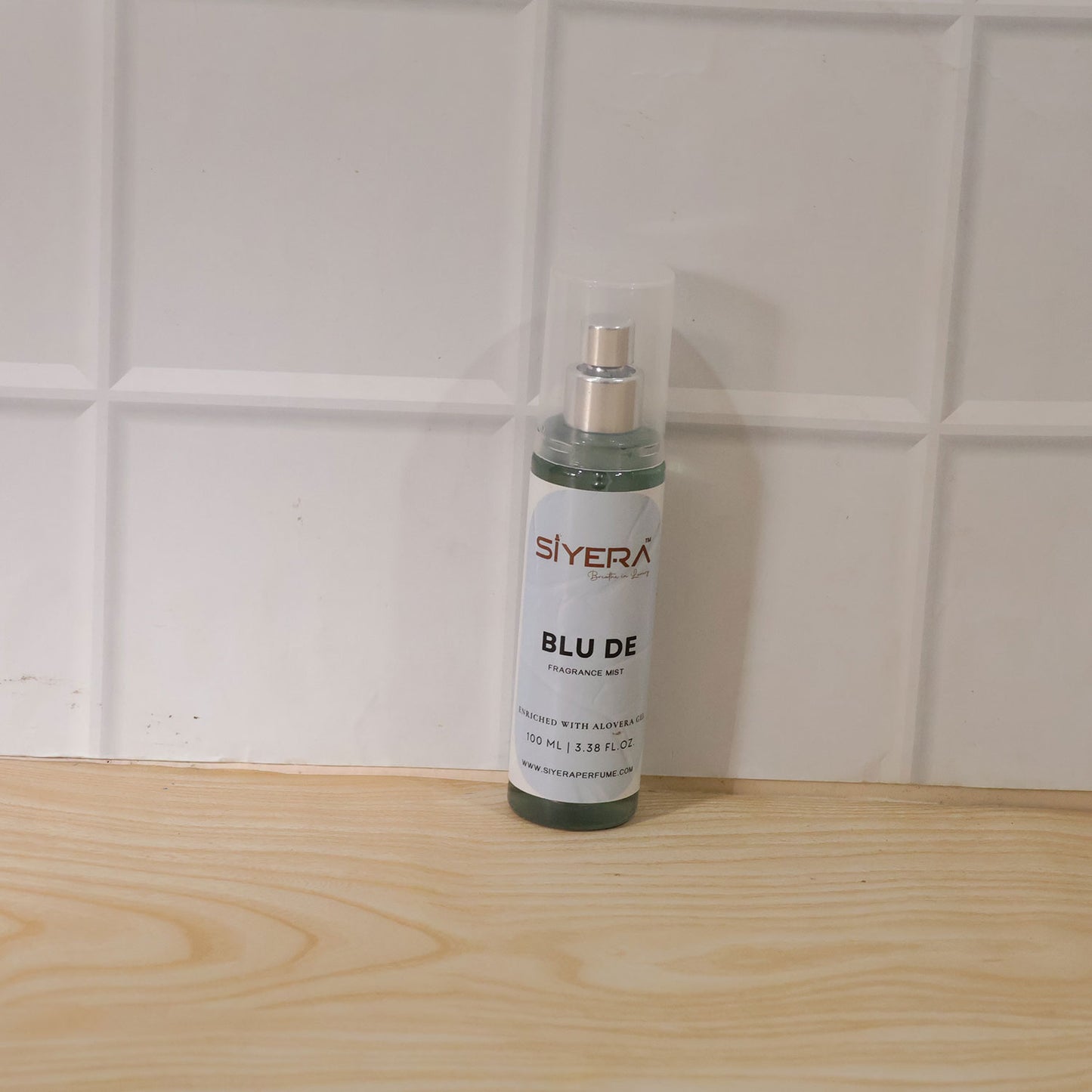 Wukusy Blu De fragrance mist body spray with aloe vera gel, 100ml bottle, featuring a sleek design and refreshing scent.