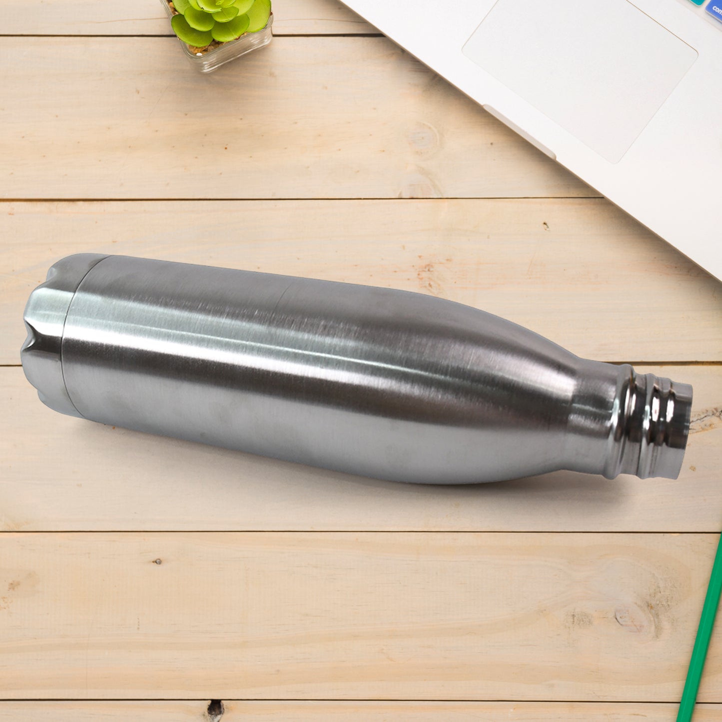 Silver stainless steel water bottle by Wukusy, 500ml capacity, sleek design with a secure lid for everyday hydration.