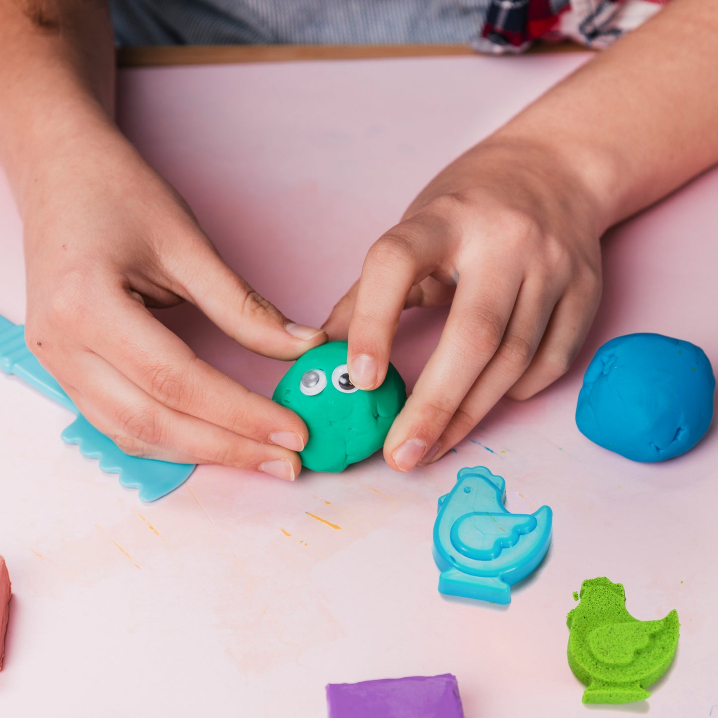 Wukusy 1960 Creative Sand for Kids, natural kinetic sand kit with soft sand clay for children's activity and play.