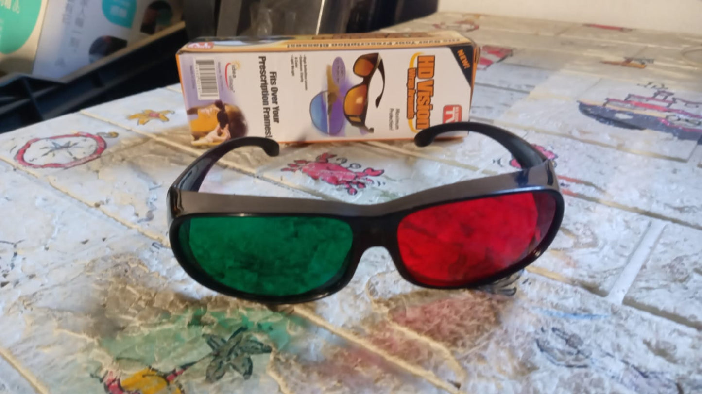 Wukusy UV protected round 3D classic sunglasses for men and women, lightweight fashion eyewear for outdoor and indoor use.
