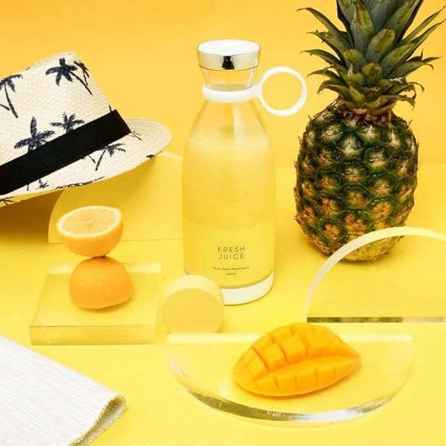 Portable mini blender for fresh juice by 4485, compact juicer with a clear blending container and lid for on-the-go smoothies.