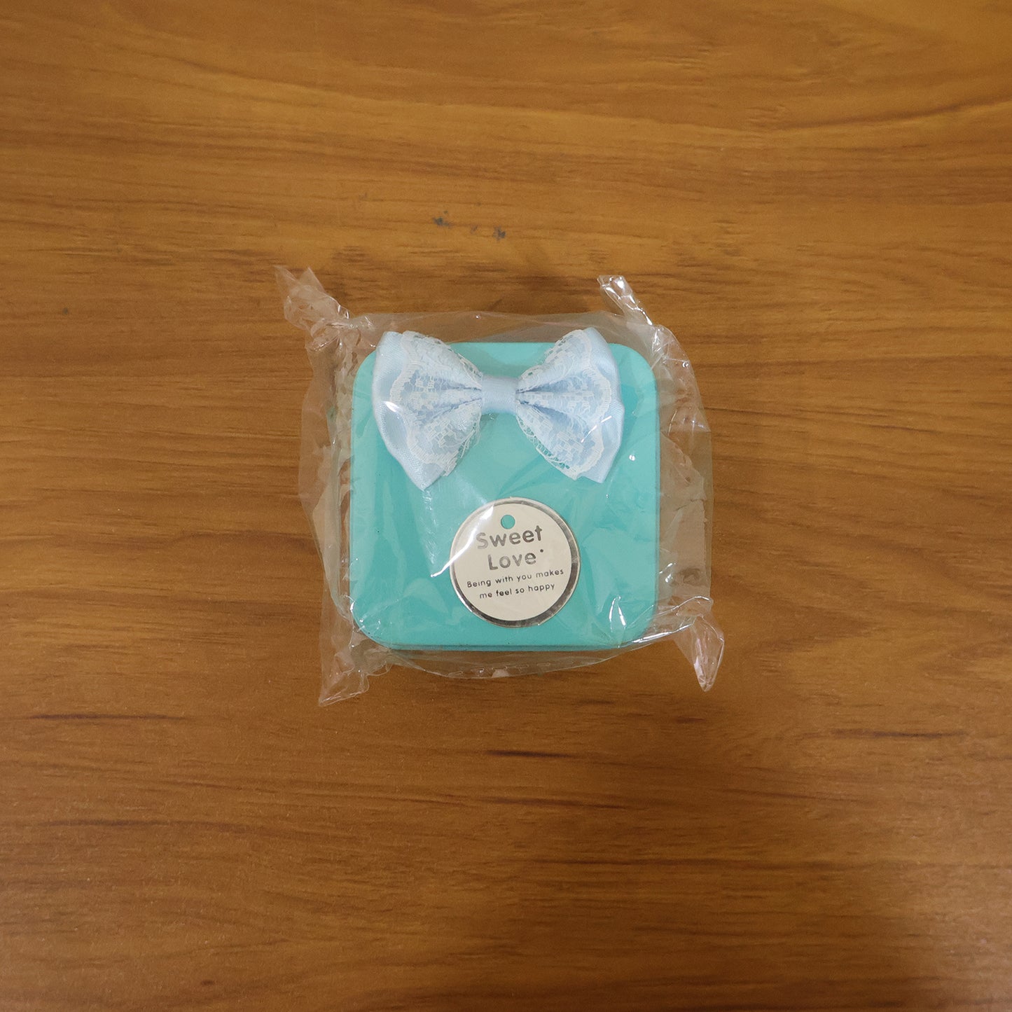 Wukusy luxury rose flower bath soap gift set with four floral-scented soaps in a decorative storage box.