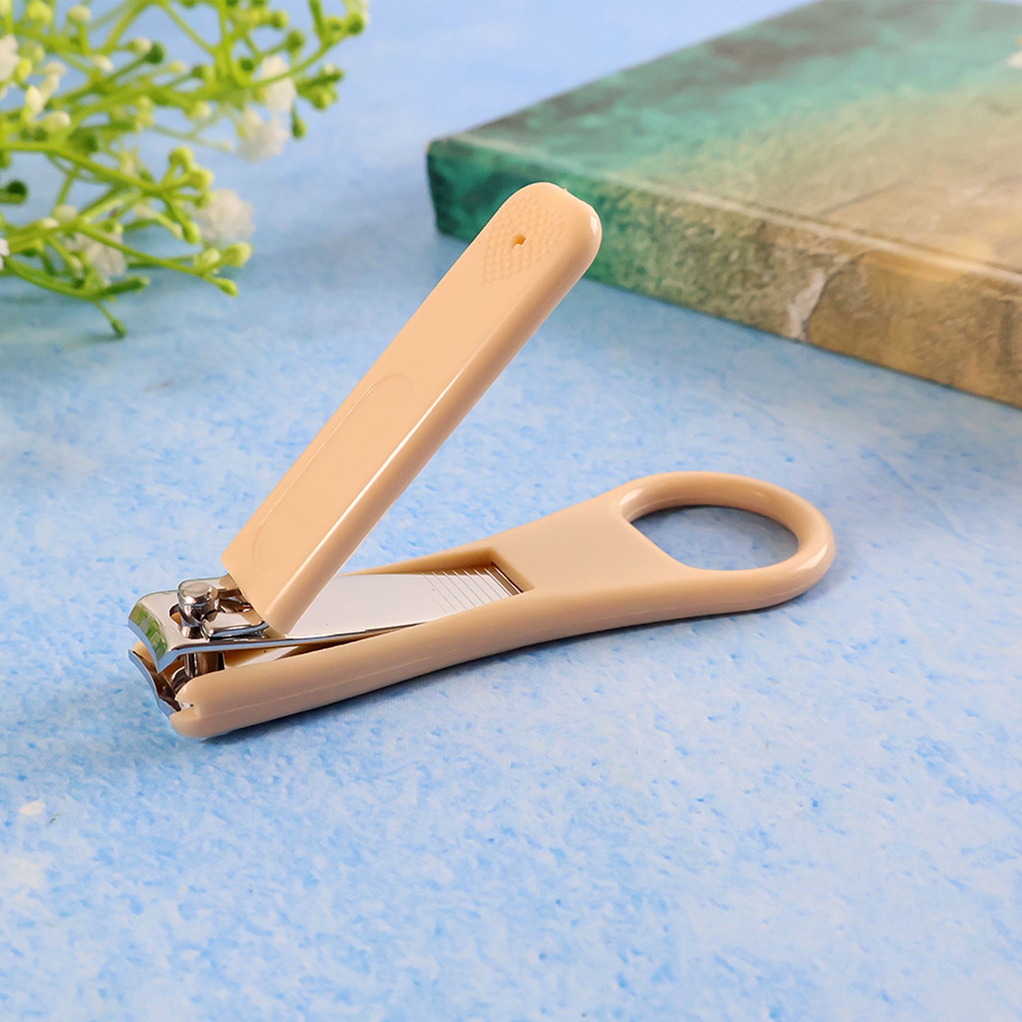 Wukusy ergonomic ring-handle nail clipper for precise grooming, featuring a comfortable grip and sharp stainless steel blades.