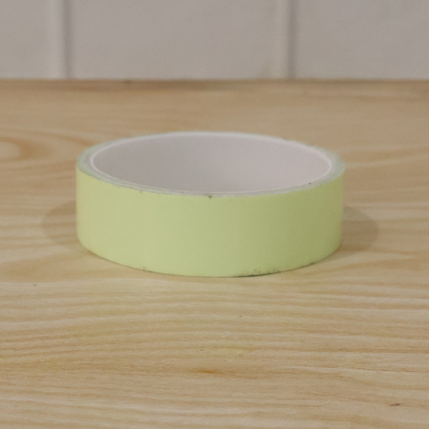 Wukusy strong adhesive glue tape roll for packaging boxes, measuring 85x25 mm, shown in the image.