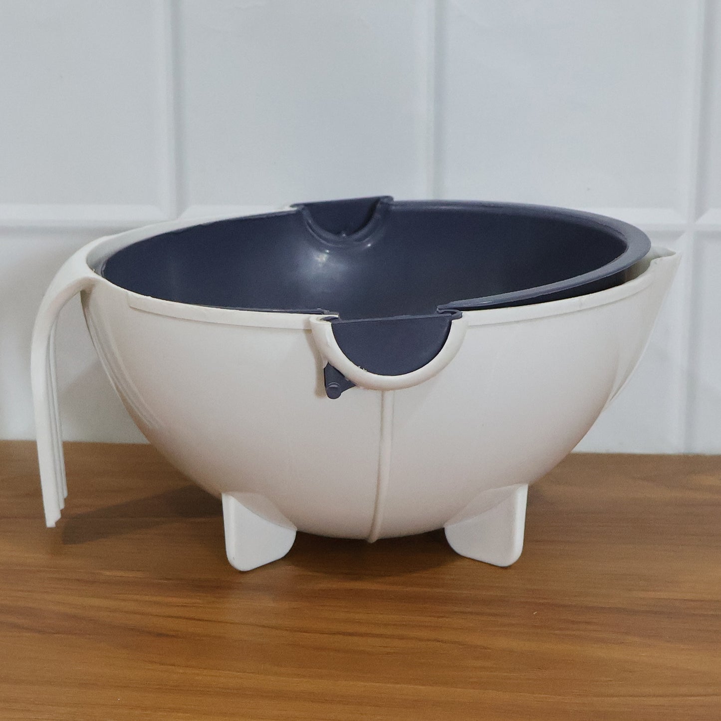 Wukusy 2-in-1 vegetable washing bowl with strainer, plastic kitchen tool for rinsing and draining fresh produce.