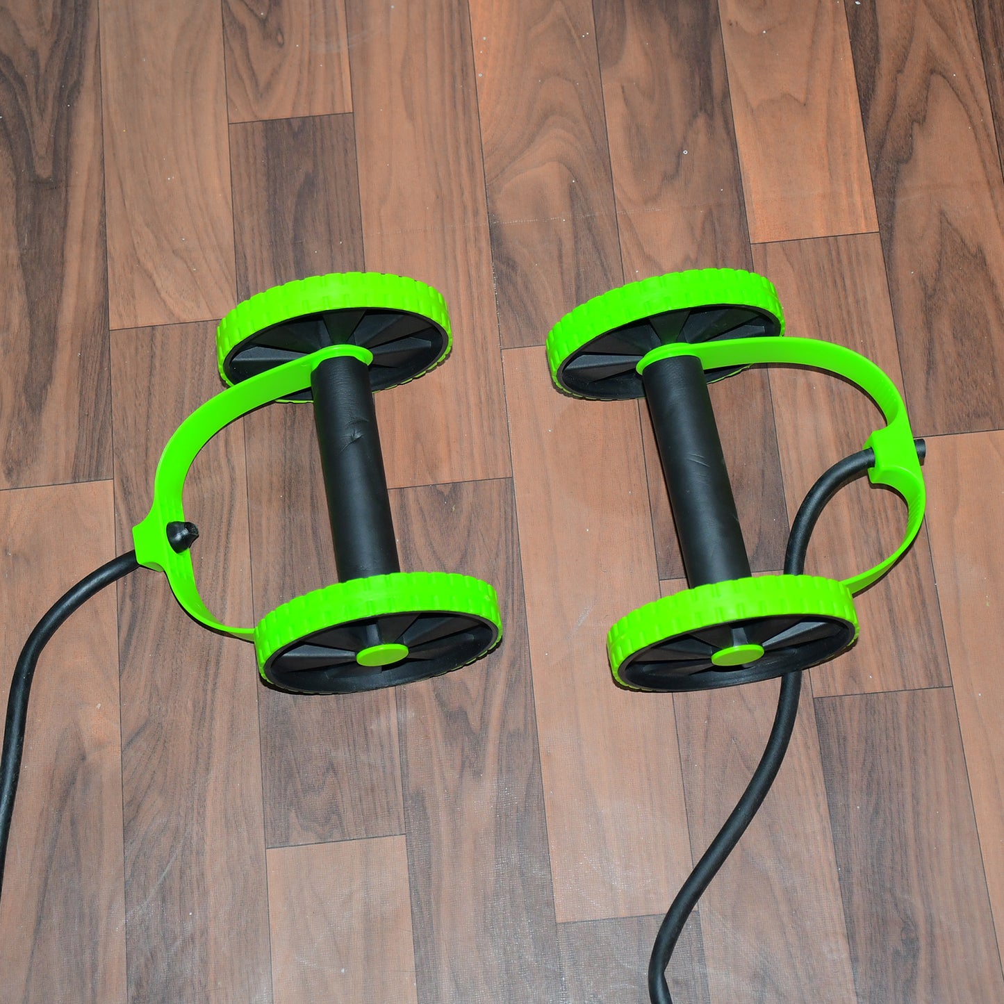 Wukusy 7246 Professional Fitness Ab Builder resistance tube for core workouts, suitable for men and women at home gym.