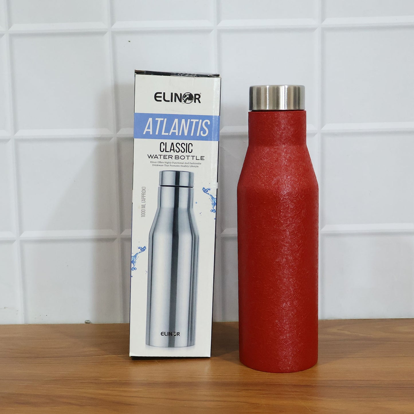 Red stainless steel water bottle by Wukusy, 1000 ml capacity, sleek design, with a secure lid, suitable for hydration on the go.