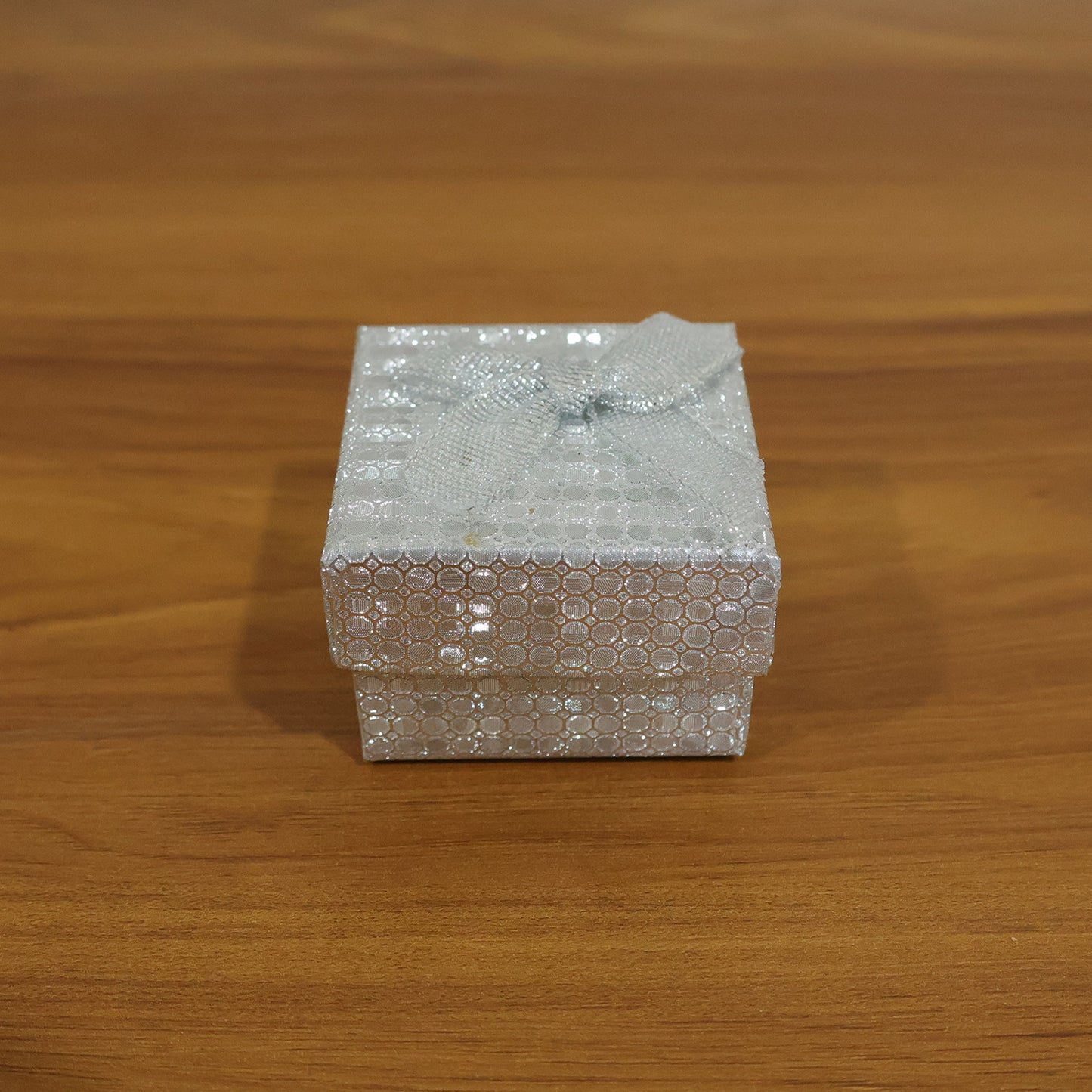 Wukusy premium metal keychain with a decorative design, displayed inside an elegant gift box.