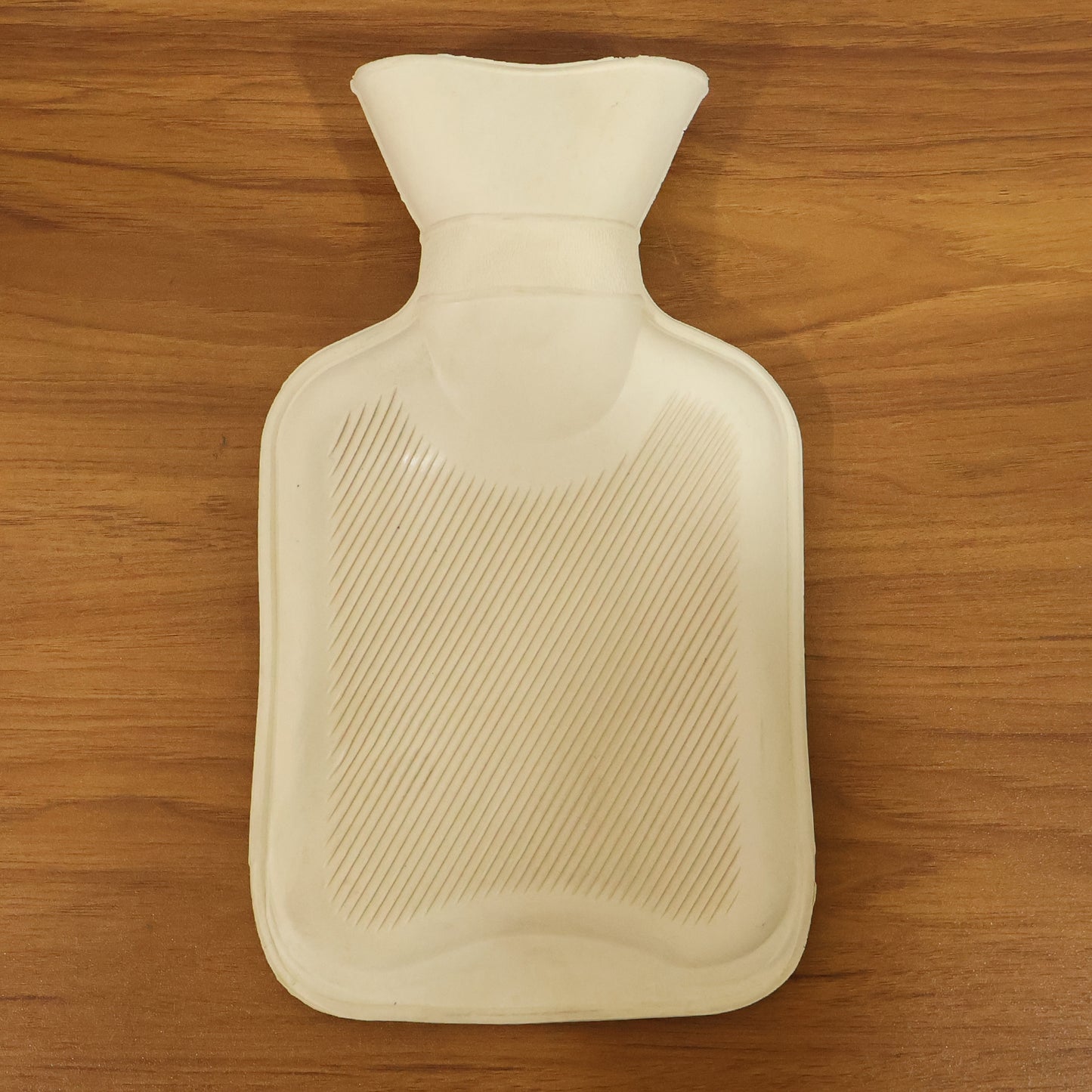 Wukusy reusable hot water bag for pain relief, warm compress therapy, showing a soft, flexible rubber bag filled with hot water.
