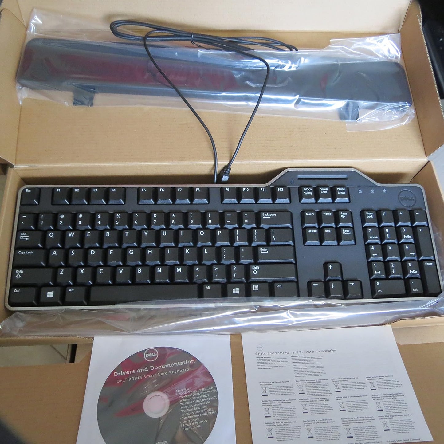 Seasons Dell KB813 Smartcard USB desktop keyboard in black, with international English layout and wired connection.