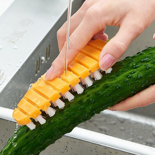 Wukusy vegetable scrubbing brush in carrot shape, non-toxic kitchen tool for cleaning potatoes, carrots, and other vegetables.