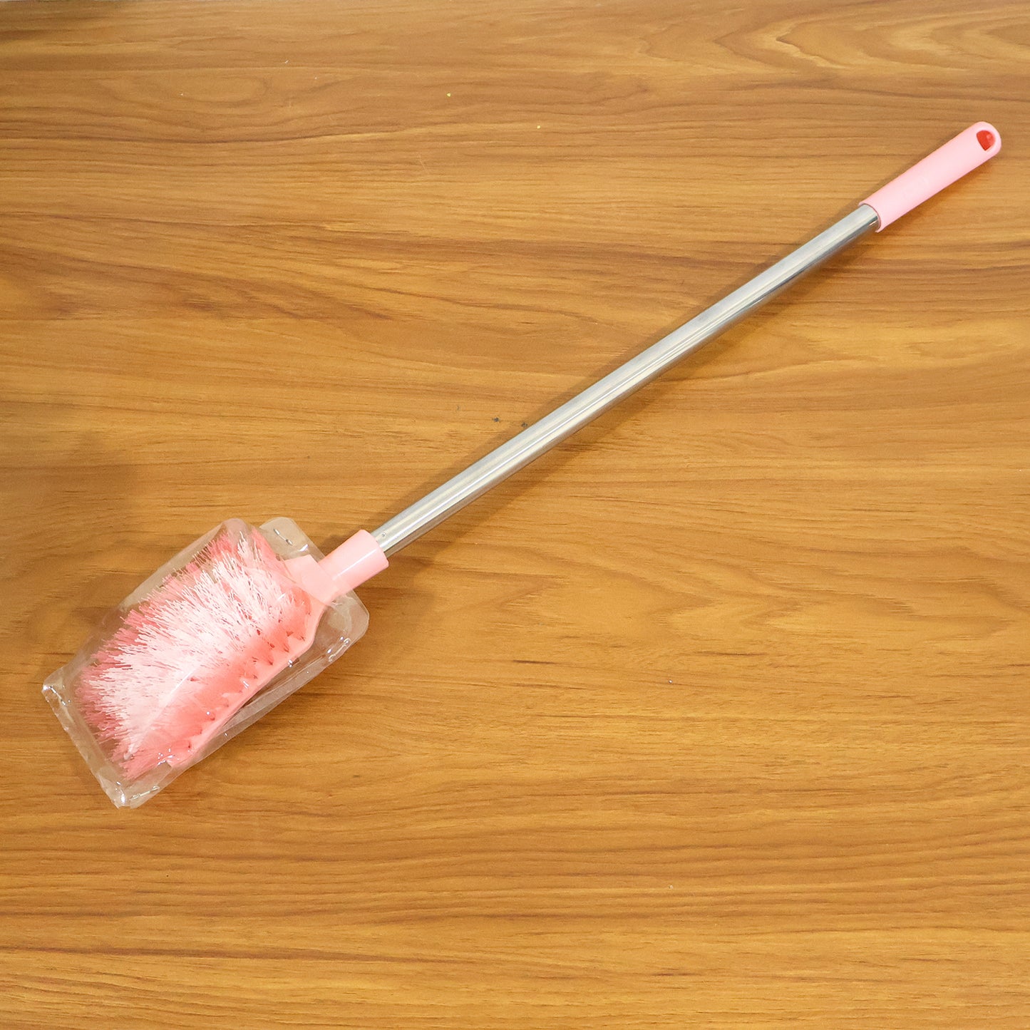 Wukusy long handle toilet cleaning brush with ergonomic design, suitable for thorough bathroom cleaning.