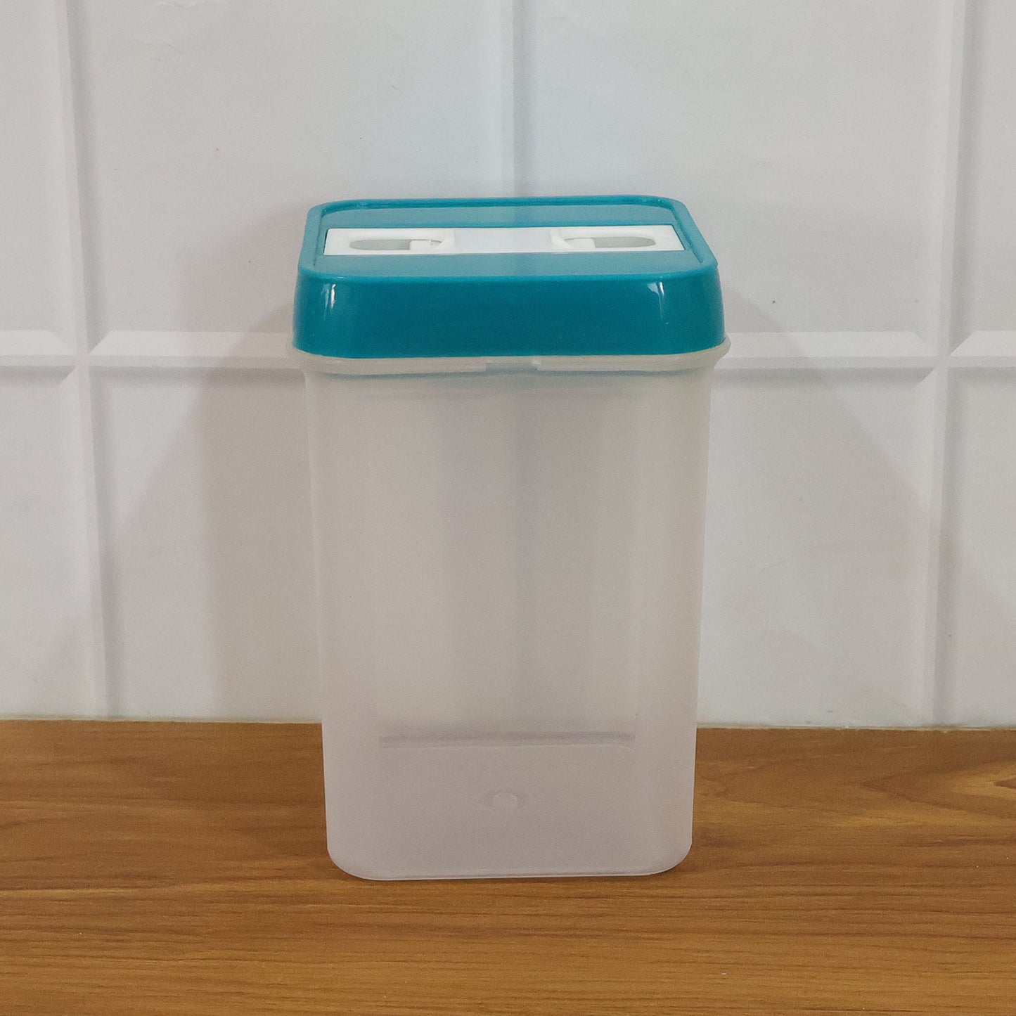 Wukusy plastic smart seal food storage container, 1200 ml capacity, with secure lid and transparent body for fridge organization