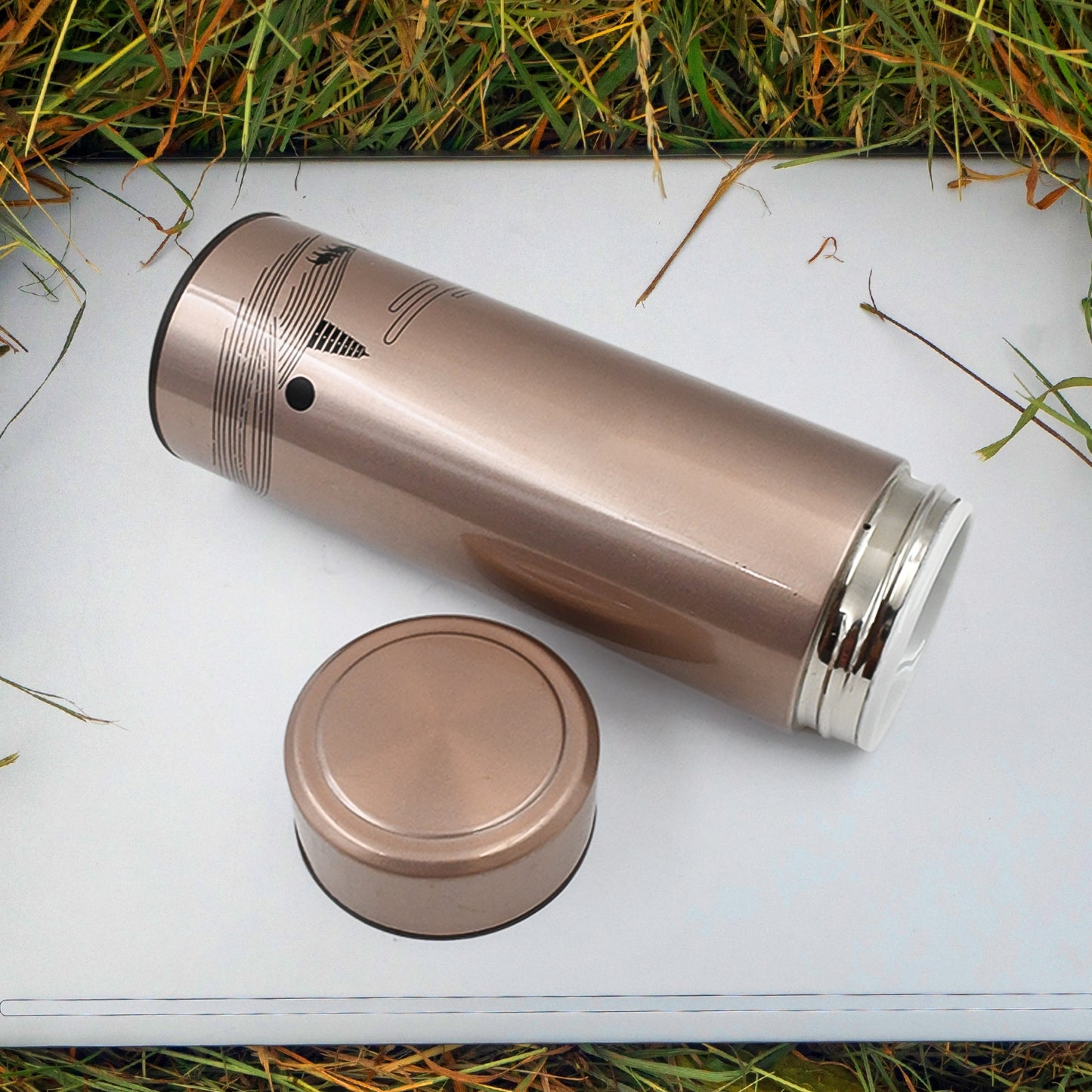Wukusy stainless steel vacuum bottle with double wall insulation, 350ml water mug with lid on a white background