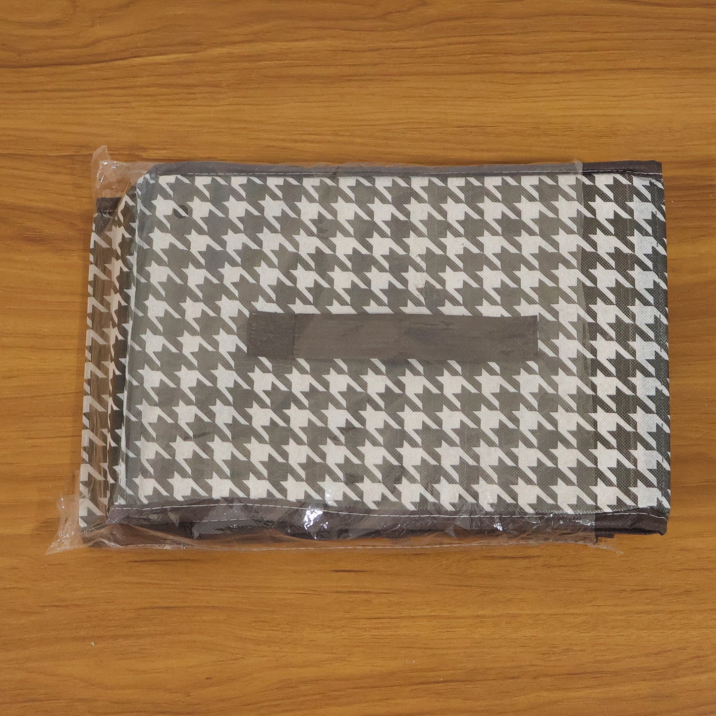 Foldable fabric storage basket by Wukusy, 40x28cm, shown open with soft fabric sides for organizing household items.
