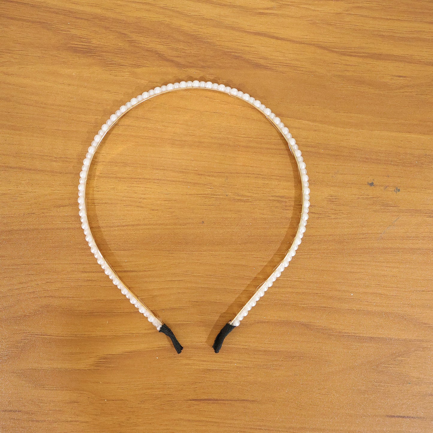 Elegant pearl beaded slim golden metal hair band by Wukusy, featuring delicate pearl accents and a sleek design for stylish hair accessories.