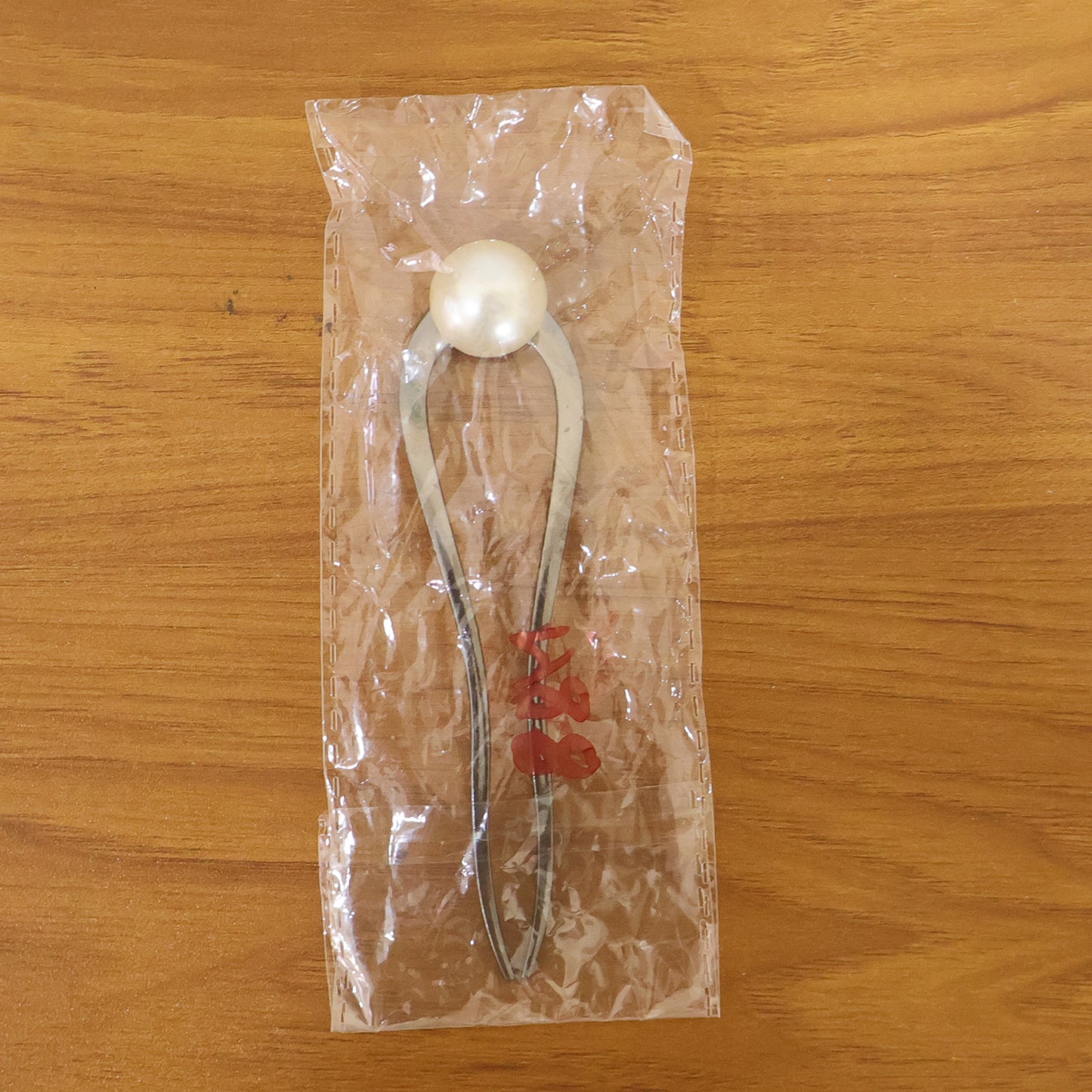 Wukusy elegant pearl design hair pin clip with decorative pearls, perfect for securing and styling hair.