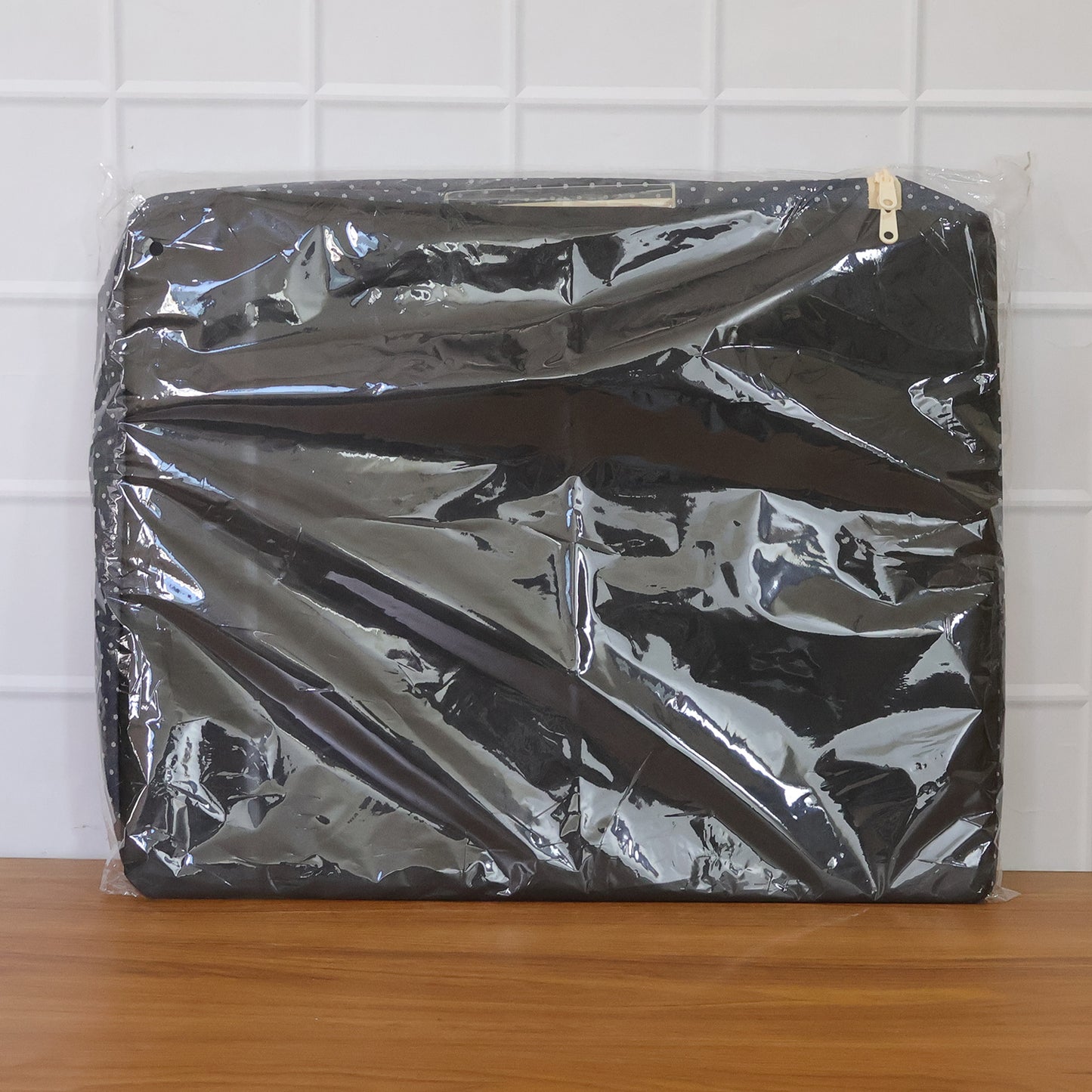 Wukusy foldable cloth storage box, 50x40 cm, with handles for organizing clothes and household items.