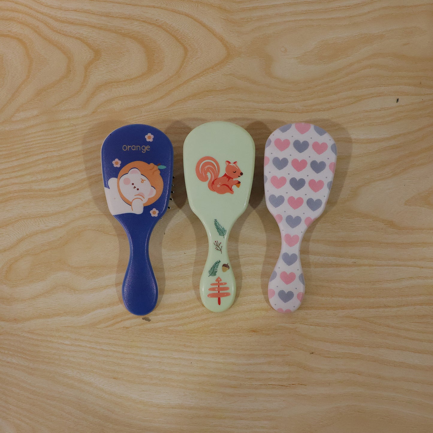 Colorful mix design kids hair comb by Wukusy, showing vibrant plastic comb with playful patterns for children.