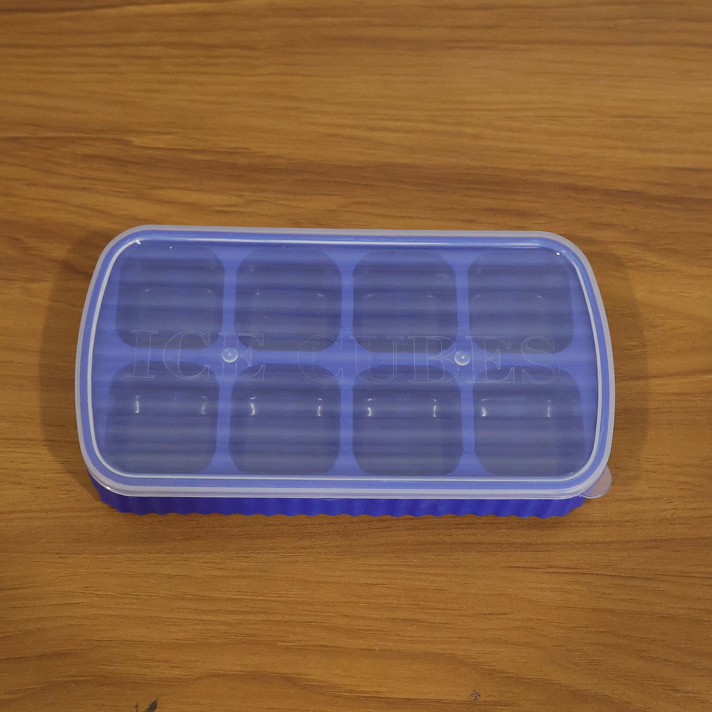 Wukusy multipurpose square ice cube tray with lid, 17x9 cm, 8-grid plastic tray for making ice cubes and frozen treats.